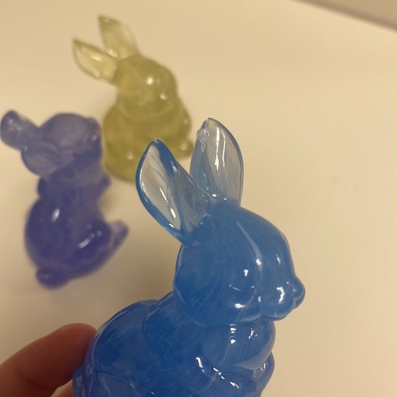 Vintage Set of 3 Acrylic Lucite Bunny Figurines - Picture 6 of 8
